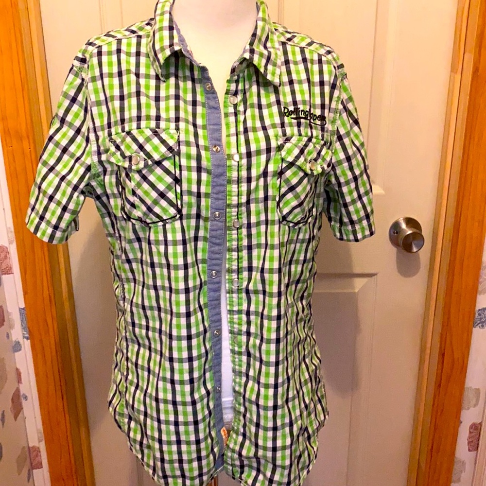 Rolling paper stripped shirt